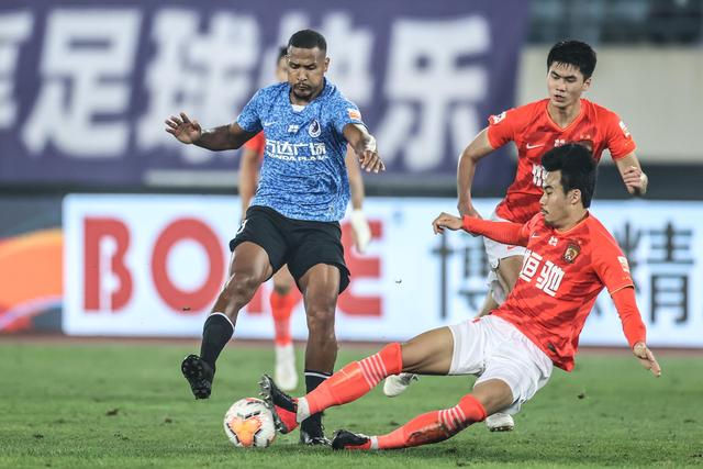 3000万买断过期！拉什福德逼宫巴萨，曼联降价背后藏着什么绝望